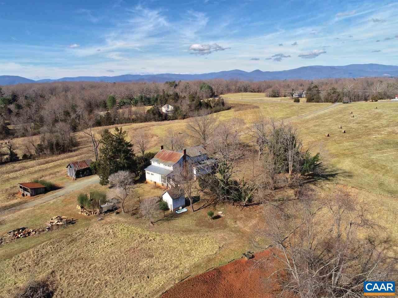 26. Single Family Homes for Sale at 977 WOODLANDS Road Charlottesville, Virginia 22901 United States