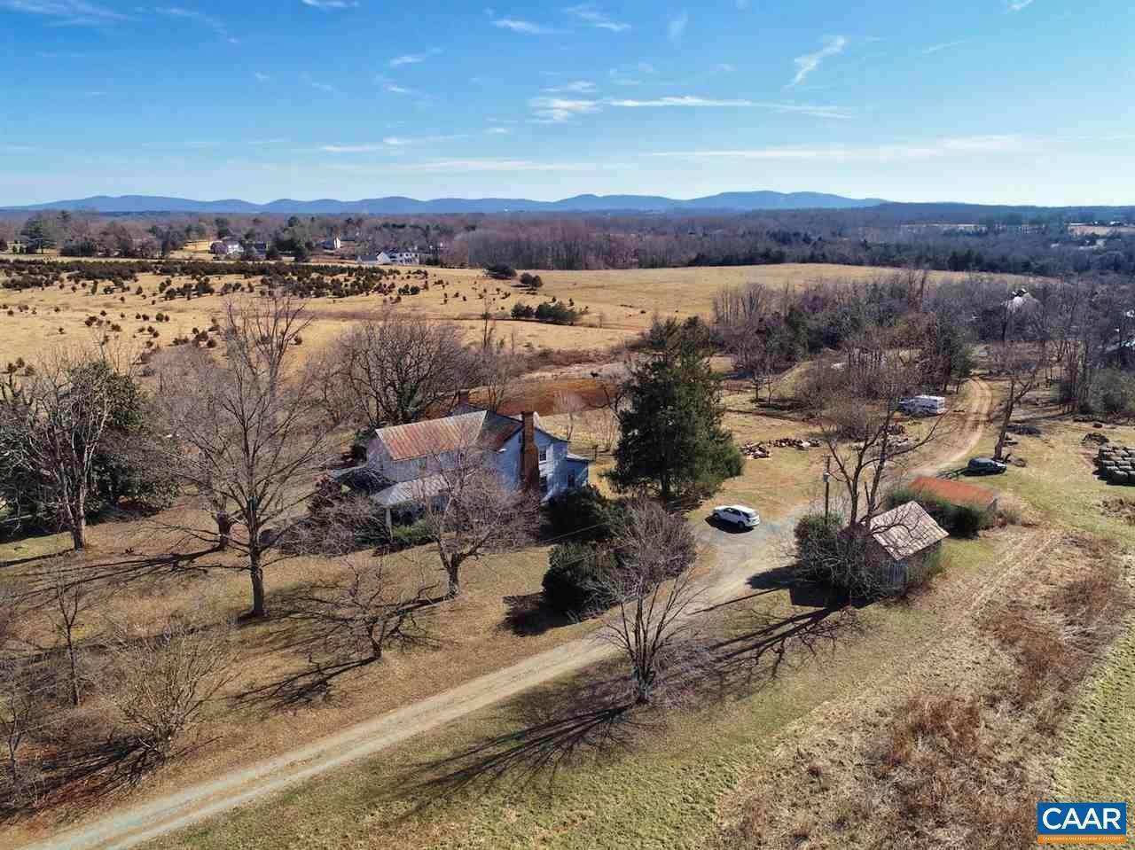 27. Single Family Homes for Sale at 977 WOODLANDS Road Charlottesville, Virginia 22901 United States