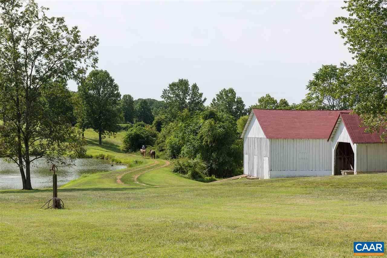 44. Single Family Homes for Sale at 7500 IRONWOOD Lane Warrenton, Virginia 20186 United States