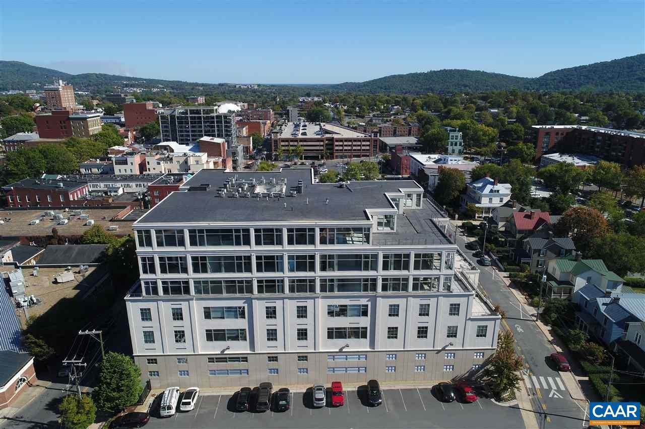 22. Condominiums for Sale at 218 WATER ST #802 Charlottesville, Virginia 22902 United States