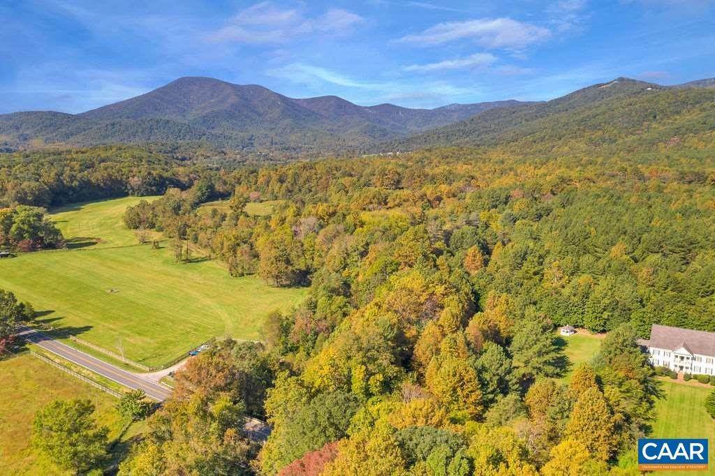 39. Single Family Homes for Sale at 825 ROCKFISH VALLEY HWY Nellysford, Virginia 22958 United States
