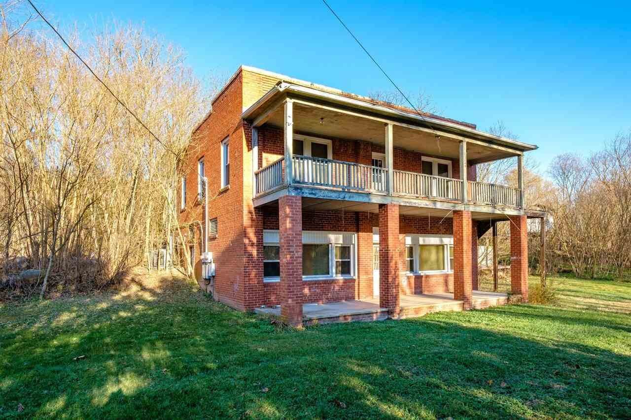 32. Single Family Homes for Sale at 13260 LITTLE DRY RIVER Road Fulks Run, Virginia 22830 United States