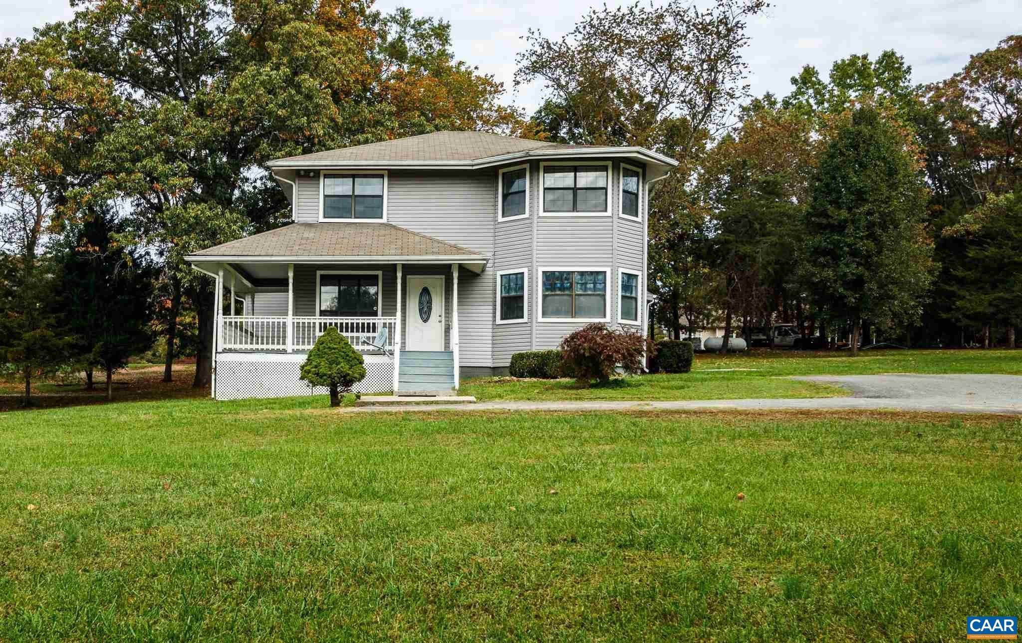 Single Family Homes por un Venta en 4116 RED HILL SCHOOL Road North Garden, Virginia 22959 Estados Unidos