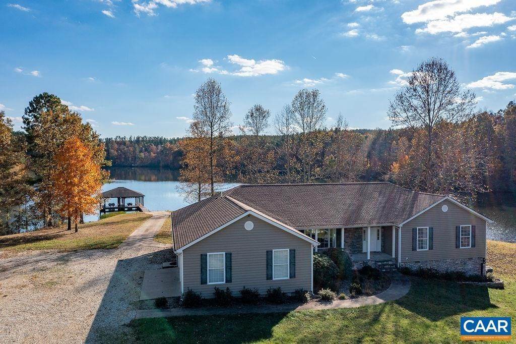 30. Single Family Homes for Sale at 4303 JAMES RIVER Road Wingina, Virginia 24599 United States