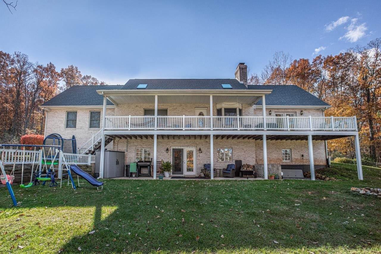 Single Family Homes 为 销售 在 3304 POND SIDE Drive Elkton, 弗吉尼亚州 22827 美国