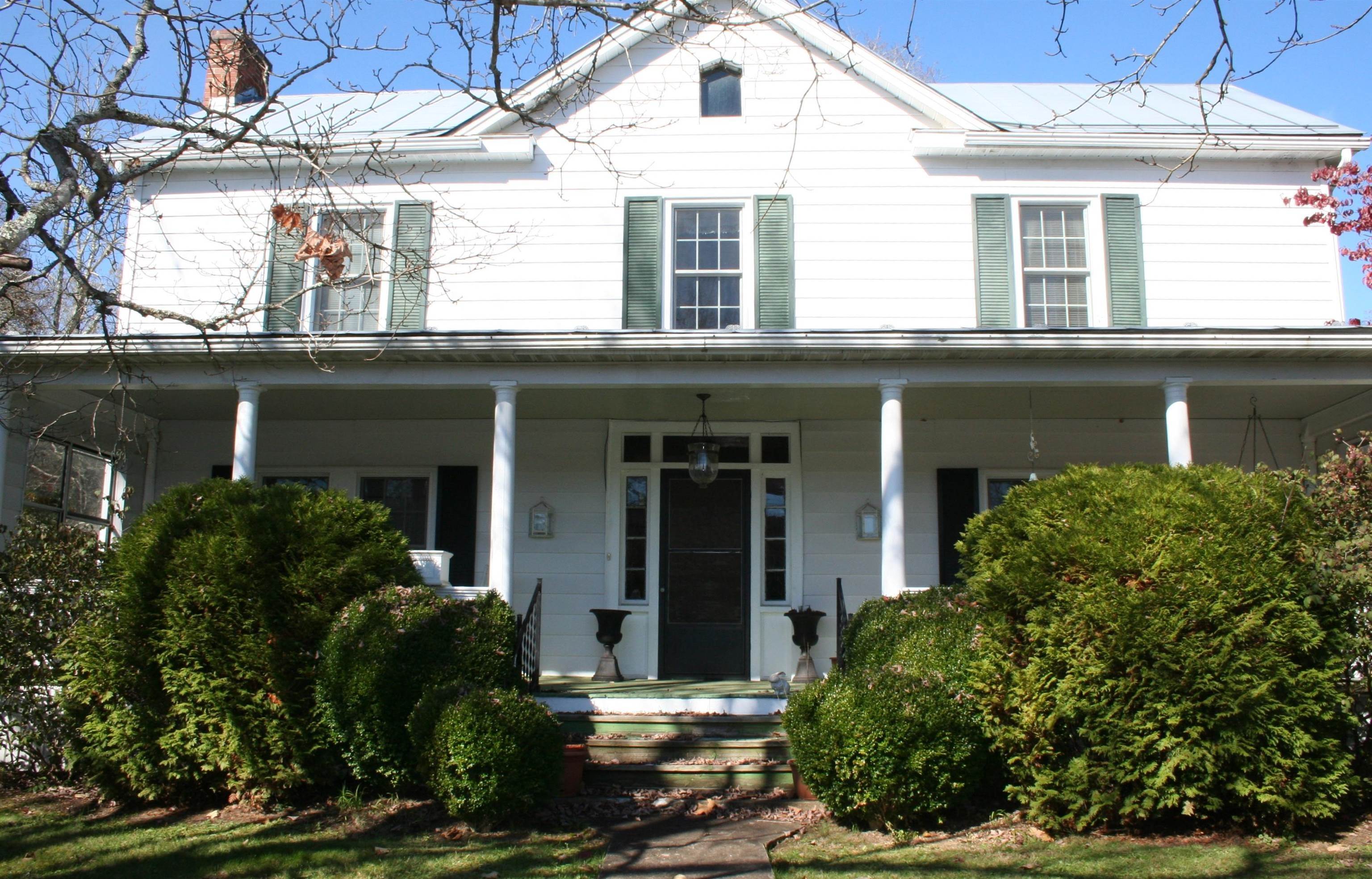 Single Family Homes 为 销售 在 2414 BULL PASTURE RIVER Road Mc Dowell, 弗吉尼亚州 24458 美国