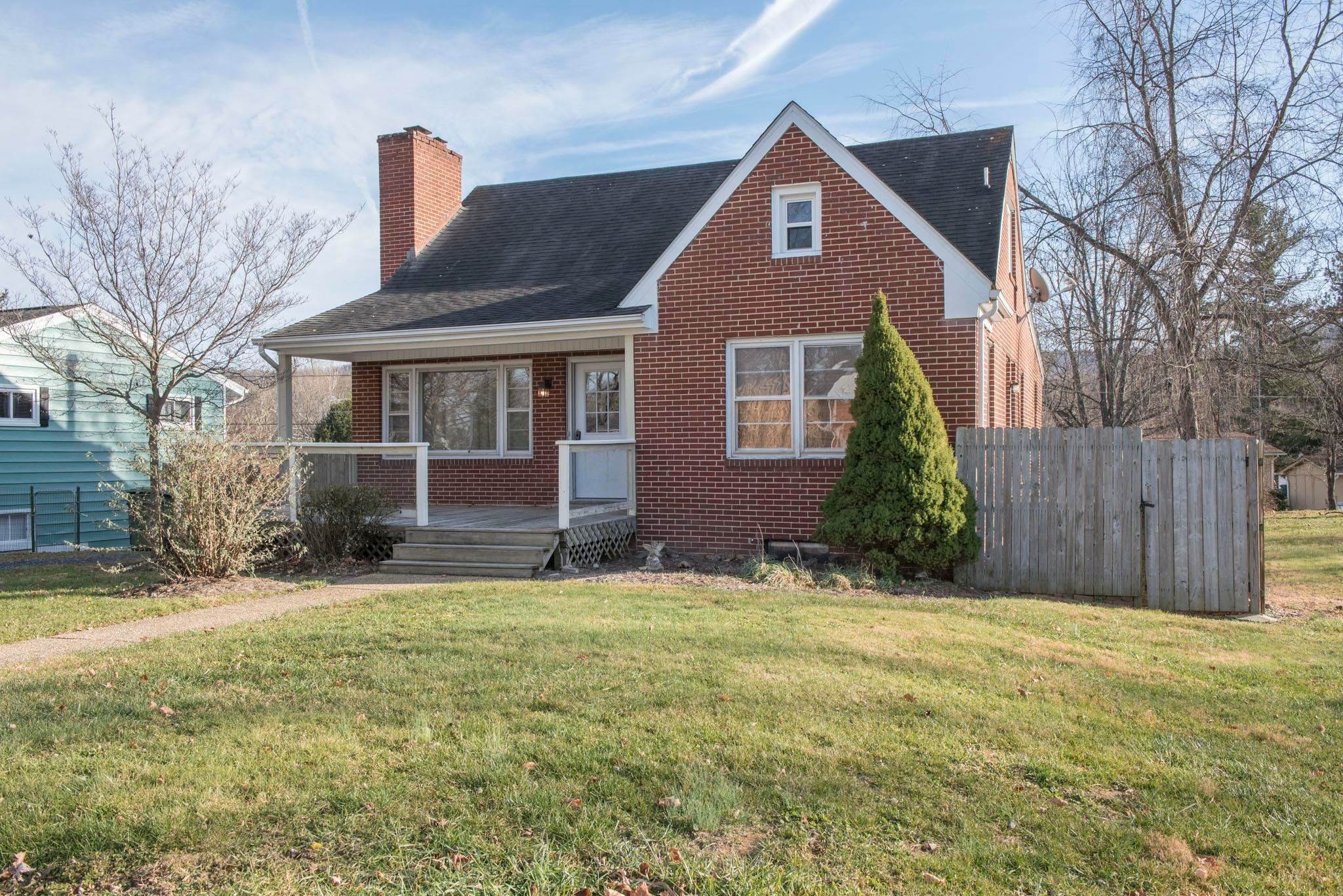 Single Family Homes for Sale at 210 LOWERY Lane Waynesboro, Virginia 22980 United States
