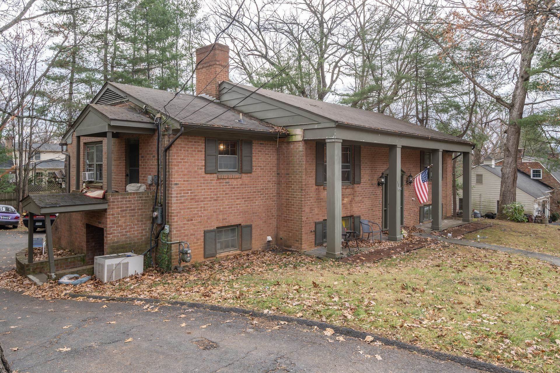 26. Single Family Homes for Sale at 320 BALDWIN Drive Staunton, Virginia 24401 United States