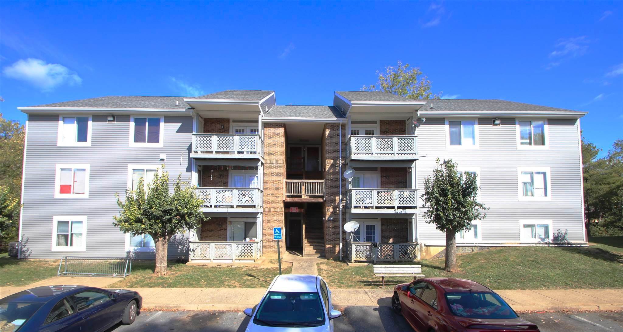 Condominiums for Sale at 48 SOUTH AVE #E Harrisonburg, Virginia 22801 United States