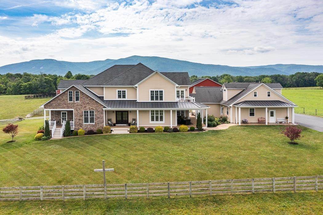 Single Family Homes 为 销售 在 5188 LEE JACKSON HWY Greenville, 弗吉尼亚州 24440 美国