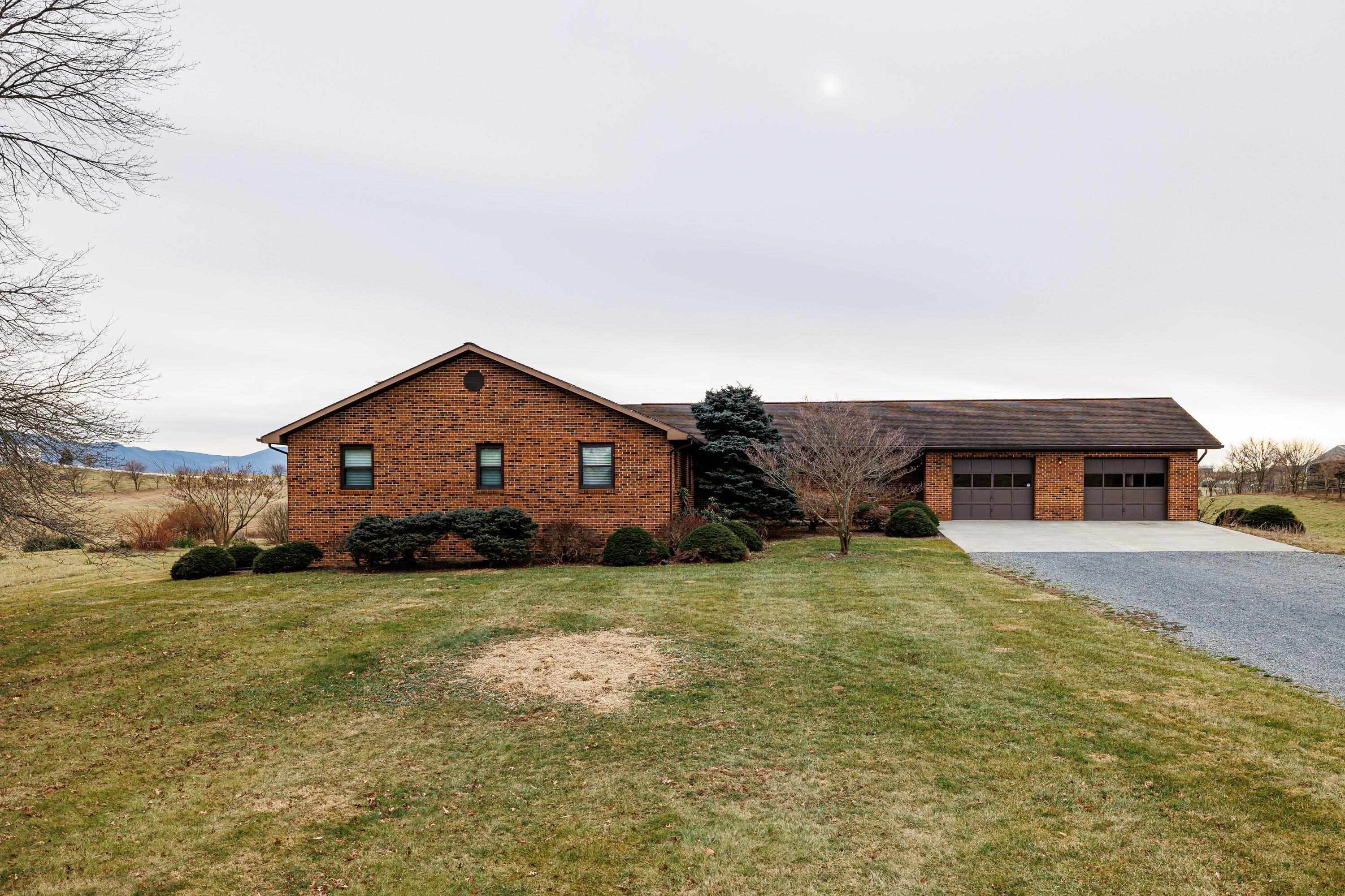 32. Single Family Homes for Sale at 534 ENDLESS CAVERNS Road Timberville, Virginia 22853 United States