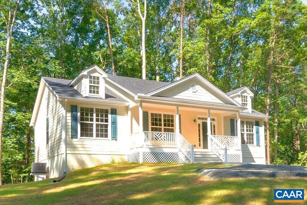 Single Family Homes pour l Vente à 109 POPLAR Drive Louisa, Virginia 22942 États-Unis