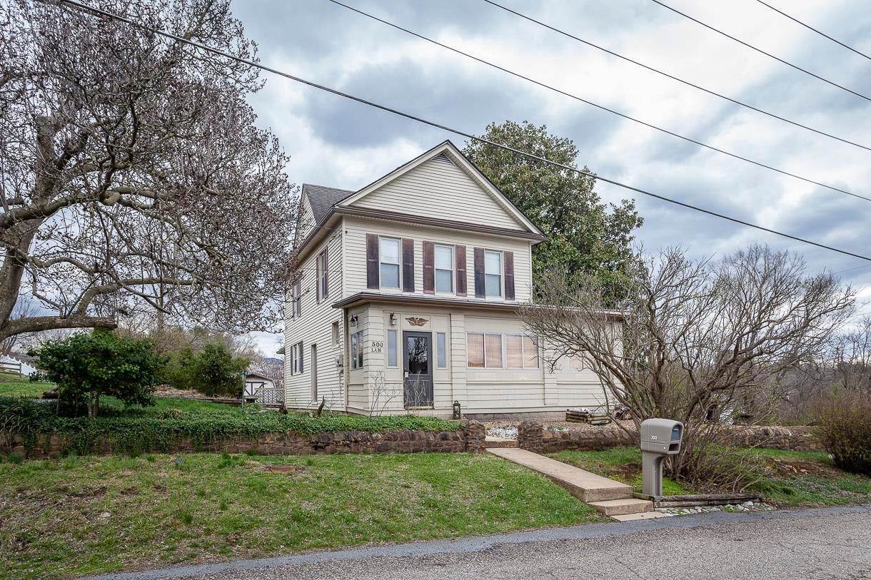 Single Family Homes 为 销售 在 300 THIRD Street Shenandoah, 弗吉尼亚州 22849 美国