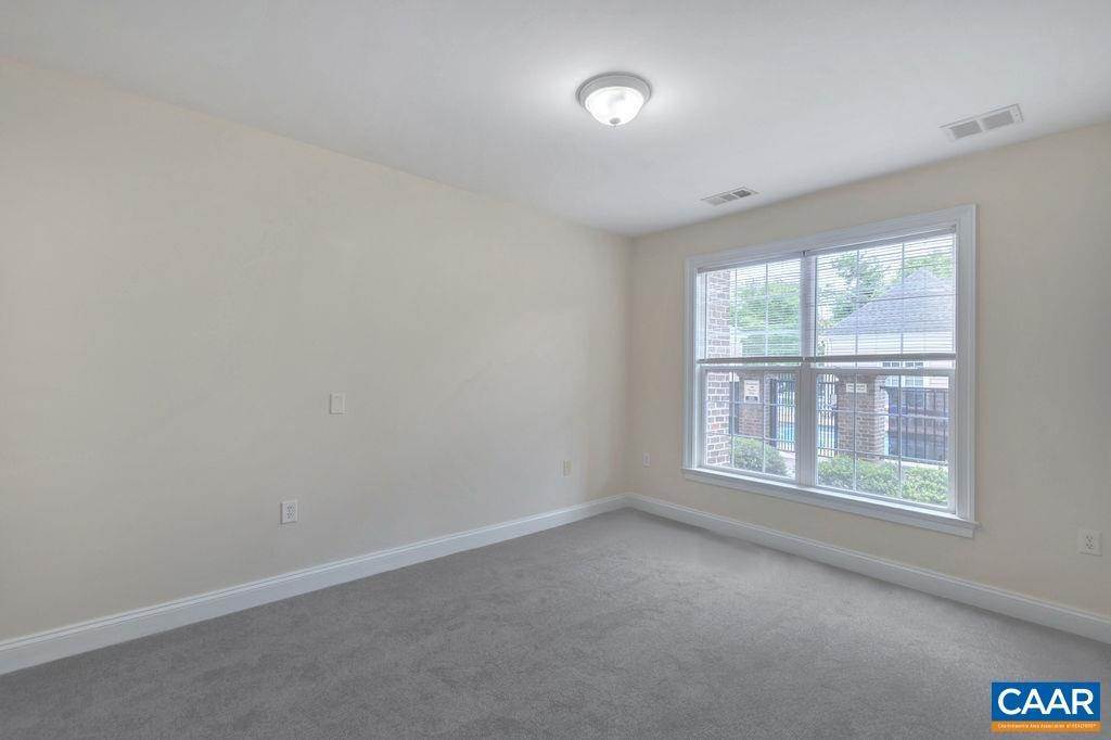 10. Condominiums for Sale at 1051 GLENWOOD STATION LN #101 Charlottesville, Virginia 22901 United States
