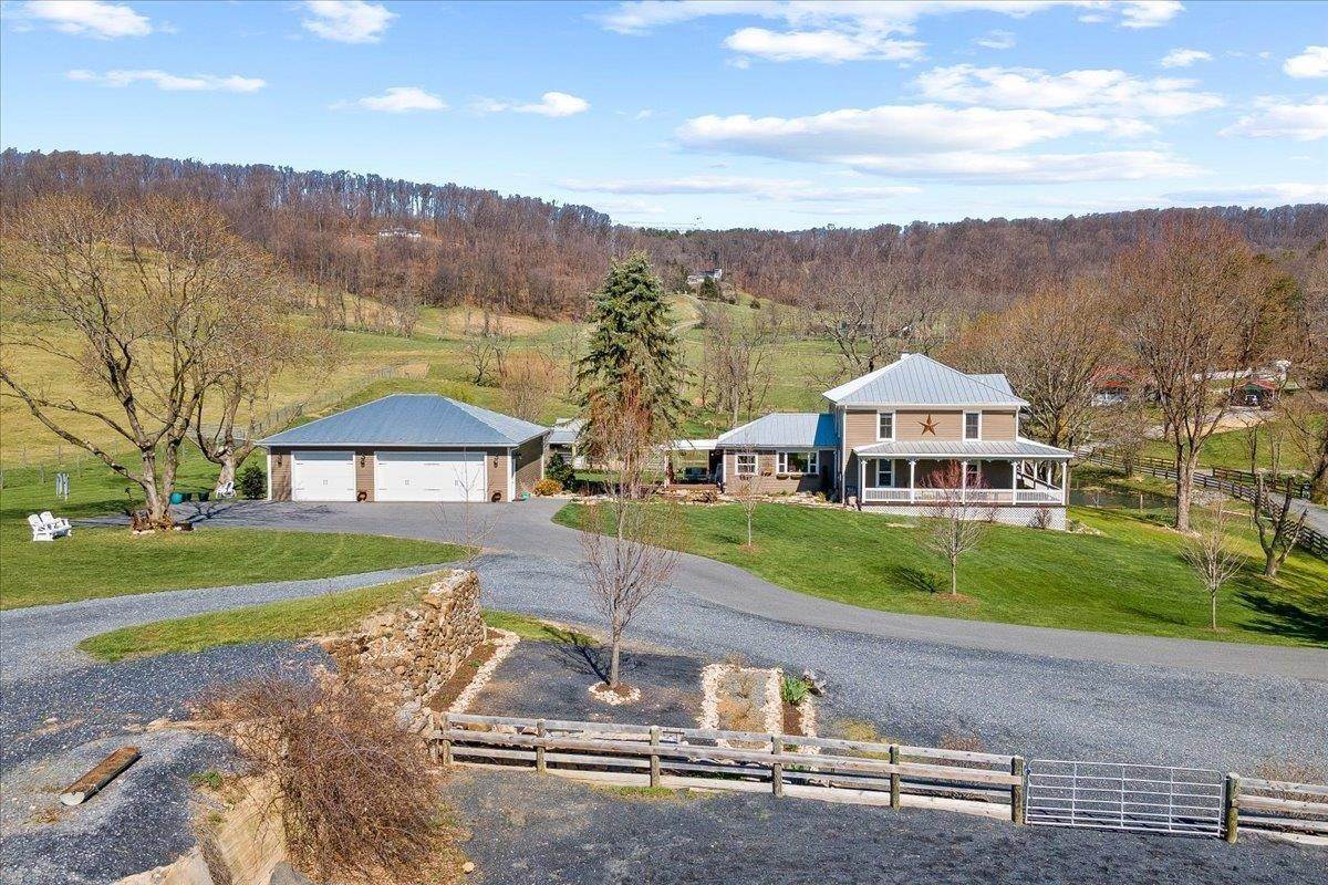 47. Single Family Homes for Sale at 142 MT IDA Lane Staunton, Virginia 24401 United States
