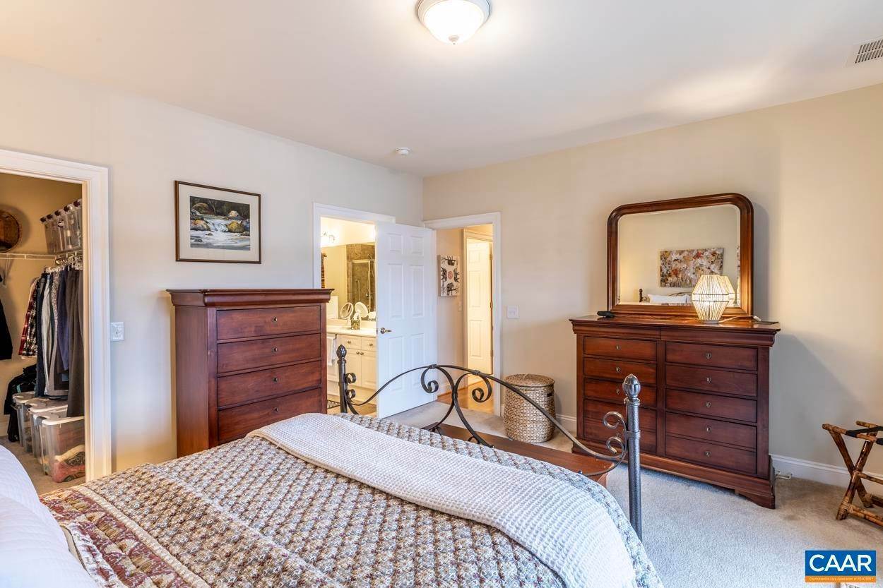 23. Condominiums for Sale at 1051 GLENWOOD STATION LN #104 Charlottesville, Virginia 22901 United States