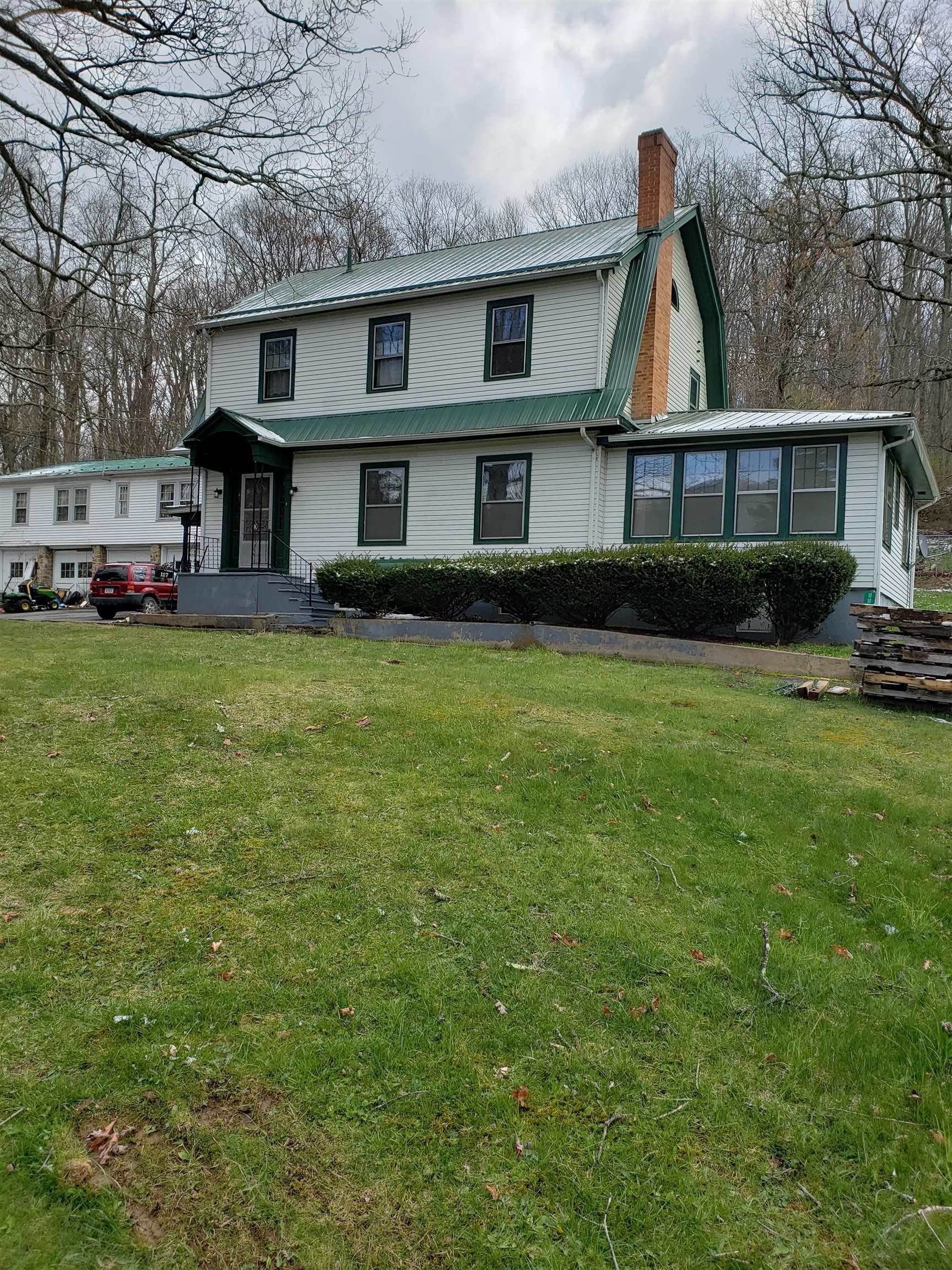 Single Family Homes 为 销售 在 117 KINGSTOWN Lane Hot Springs, 弗吉尼亚州 24445 美国