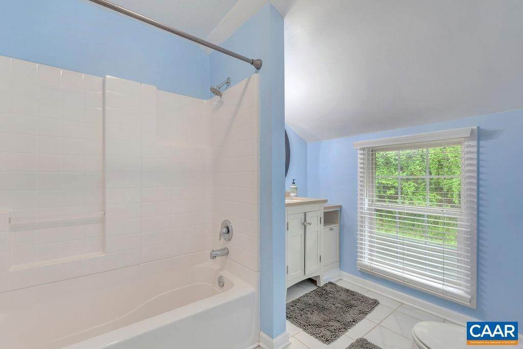 26. Single Family Homes for Sale at 3031 MORGANTOWN Road Charlottesville, Virginia 22903 United States