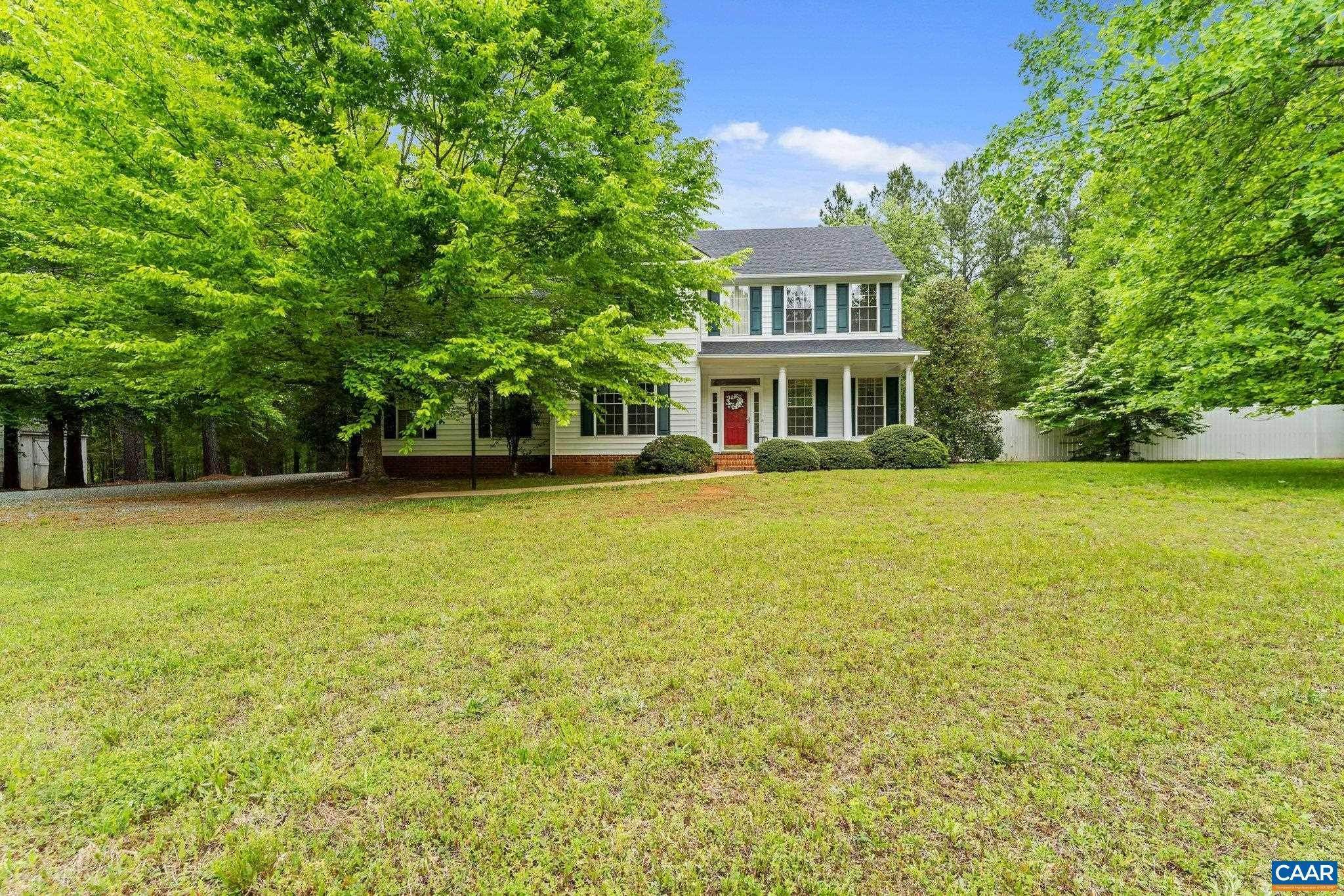Single Family Homes 为 销售 在 794 LANDOVER Road Troy, 弗吉尼亚州 22974 美国
