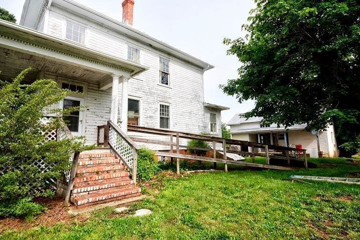 24. Single Family Homes for Sale at 239 STUART Avenue Stuarts Draft, Virginia 24477 United States