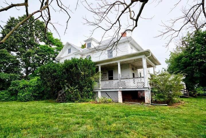 25. Single Family Homes for Sale at 239 STUART Avenue Stuarts Draft, Virginia 24477 United States