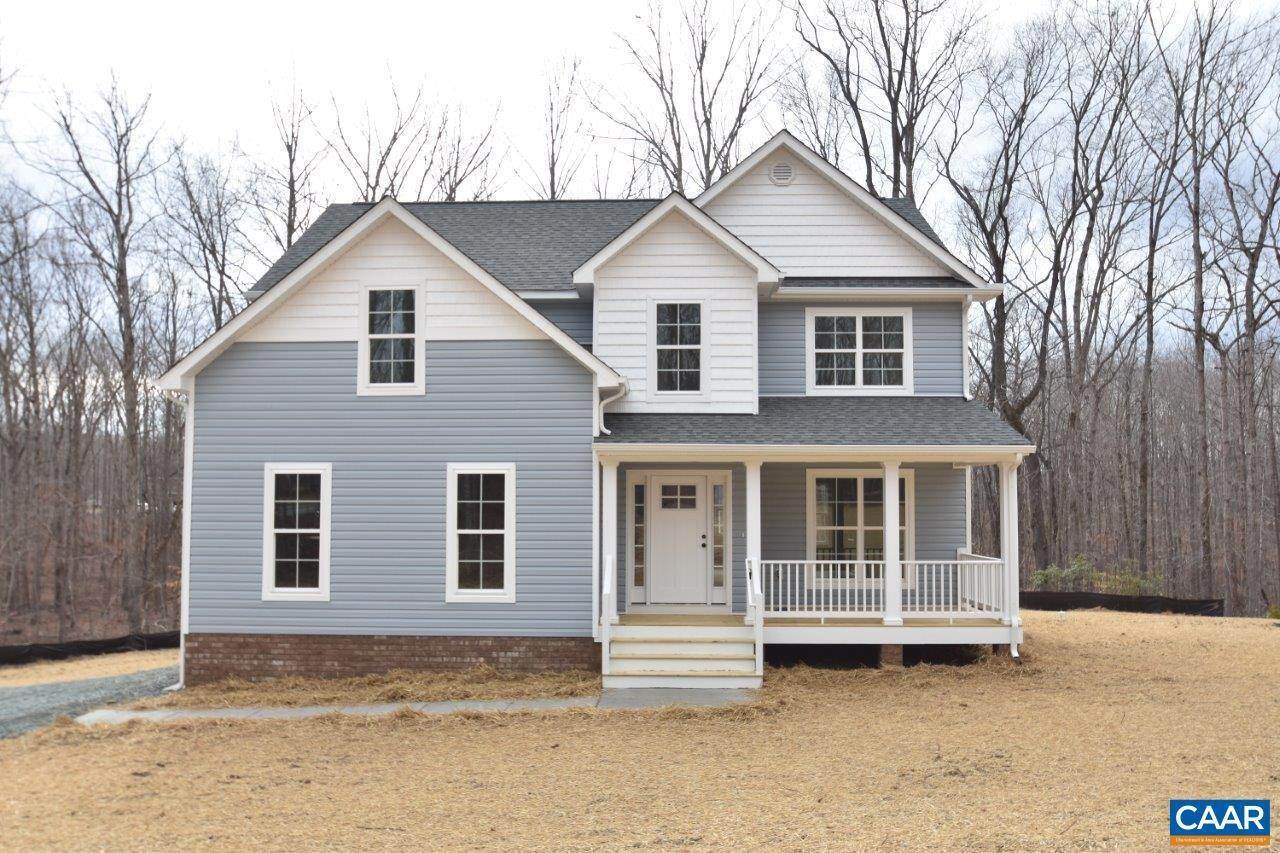 Single Family Homes 为 销售 在 1046 PINE CREST Drive Troy, 弗吉尼亚州 22974 美国