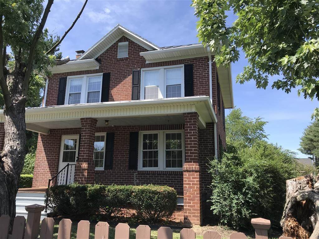 Single Family Homes 为 销售 在 570 MASON Street Dayton, 弗吉尼亚州 22821 美国