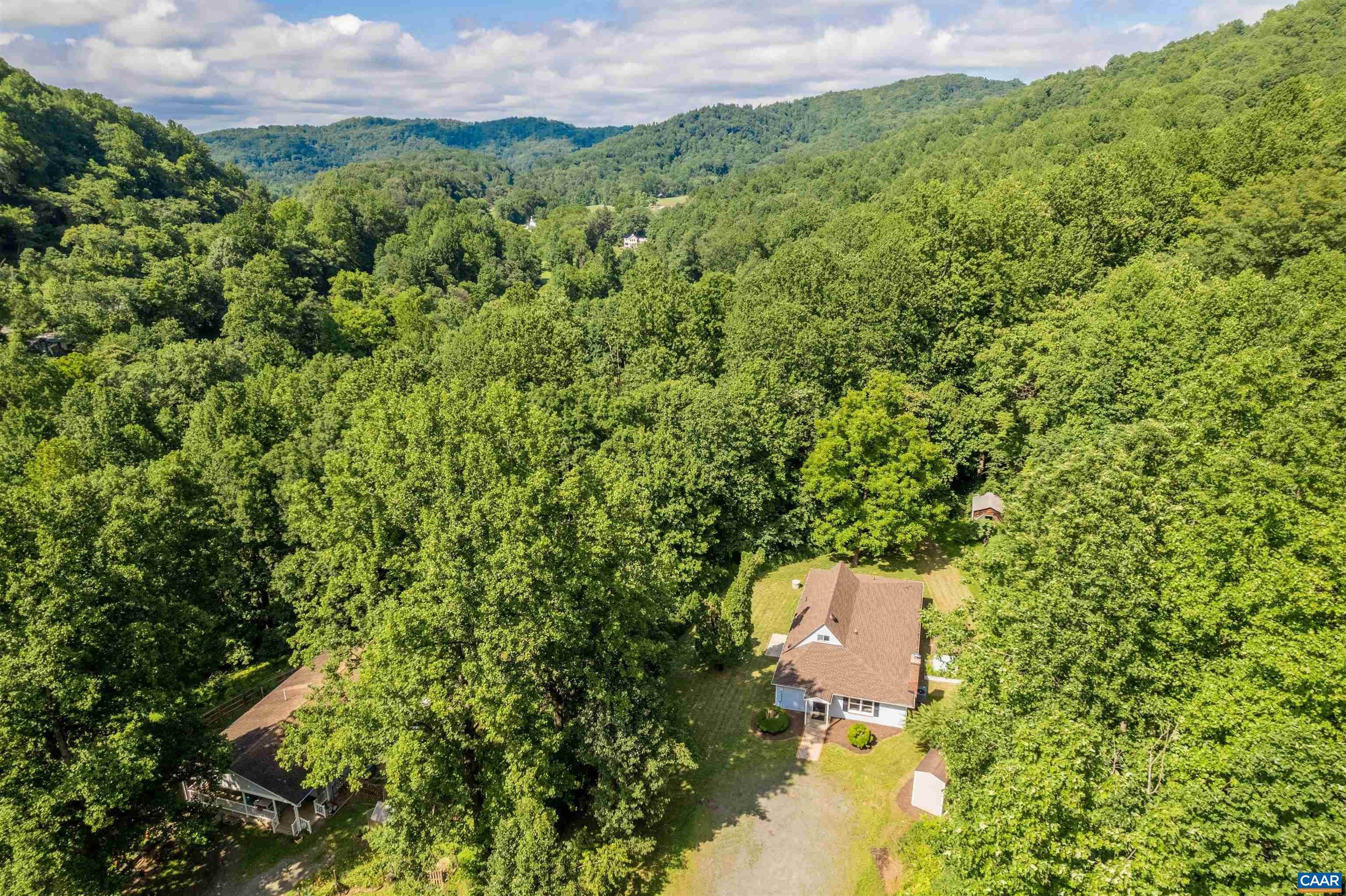 4. Single Family Homes for Sale at 1989 ARROWHEAD VALLEY Road Charlottesville, Virginia 22903 United States