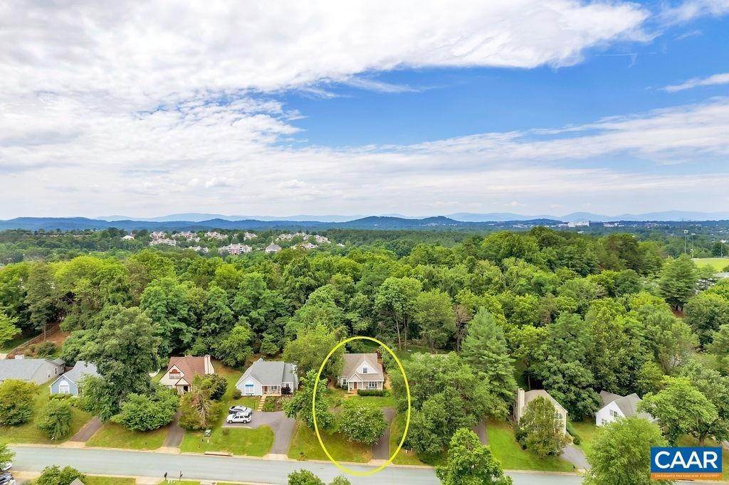 33. Single Family Homes for Sale at 1430 WILLOW LAKE Drive Charlottesville, Virginia 22902 United States