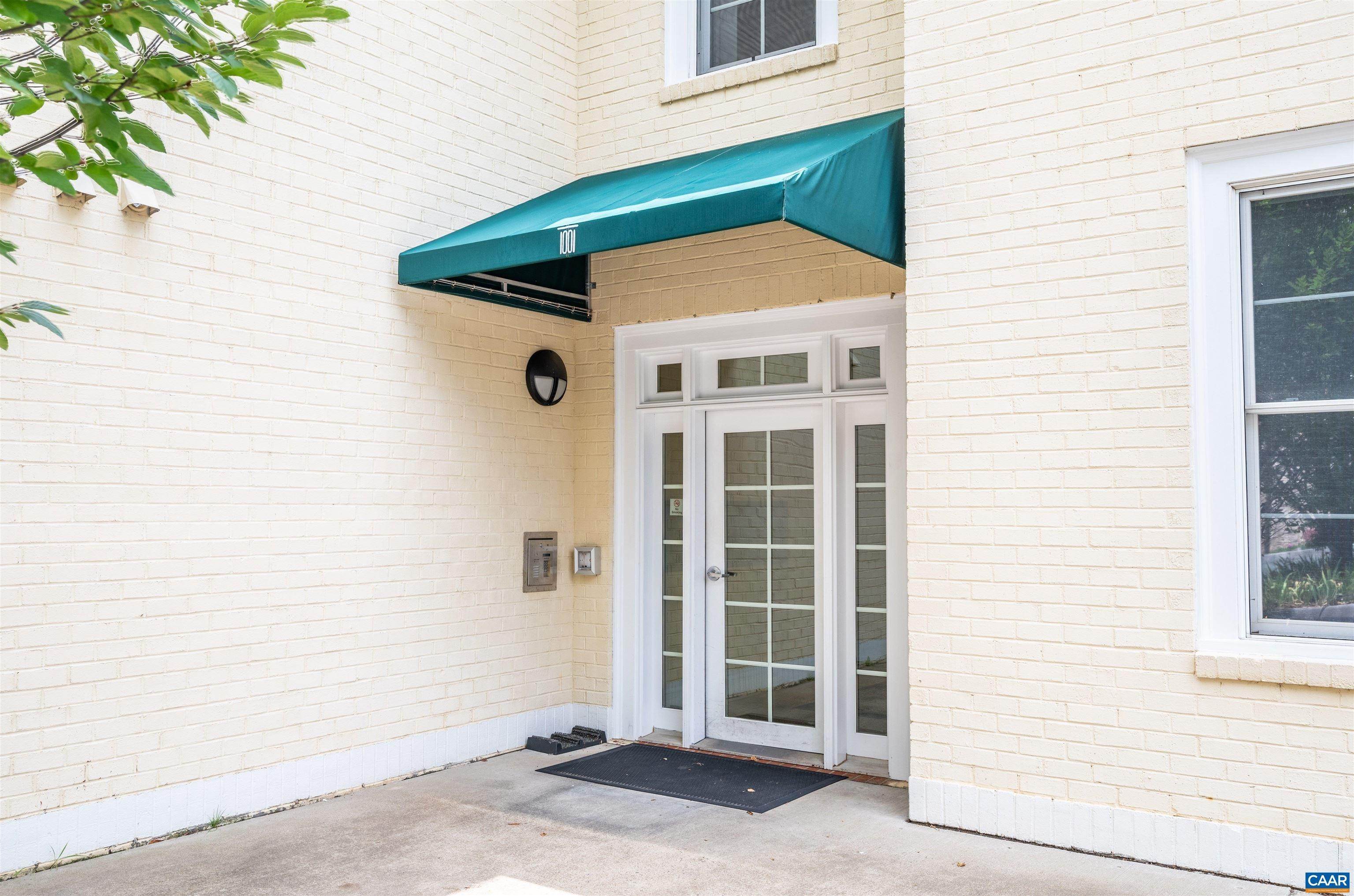 3. Condominiums for Sale at 1001 MARKET ST #4 Charlottesville, Virginia 22902 United States