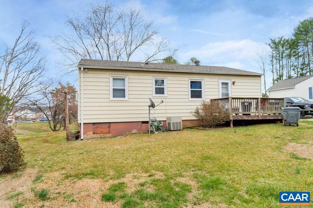 6. Single Family Homes for Sale at 5865 SEMINOLE Trail Barboursville, Virginia 22923 United States