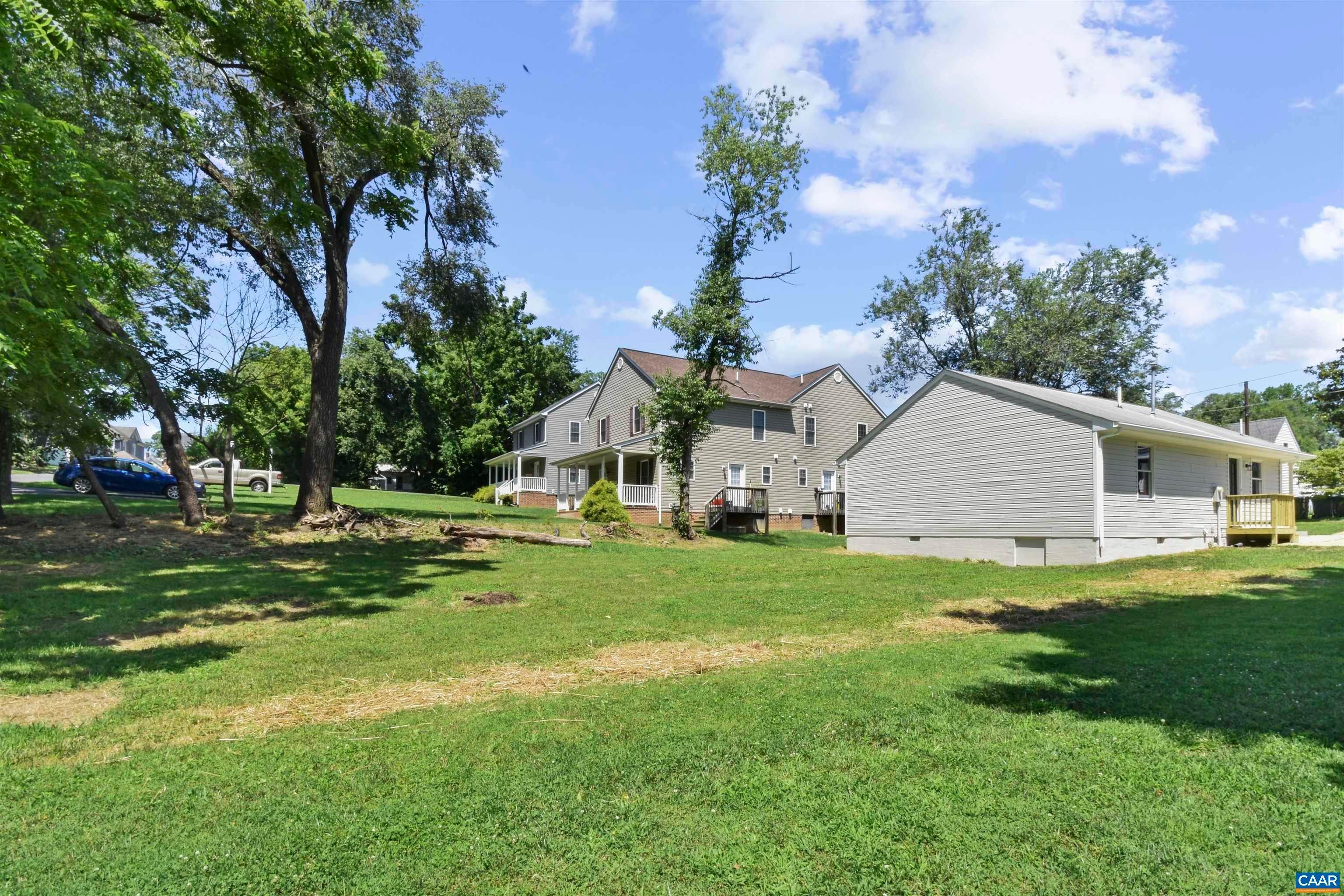 19. Single Family Homes for Sale at 416 BETA Street Waynesboro, Virginia 22980 United States