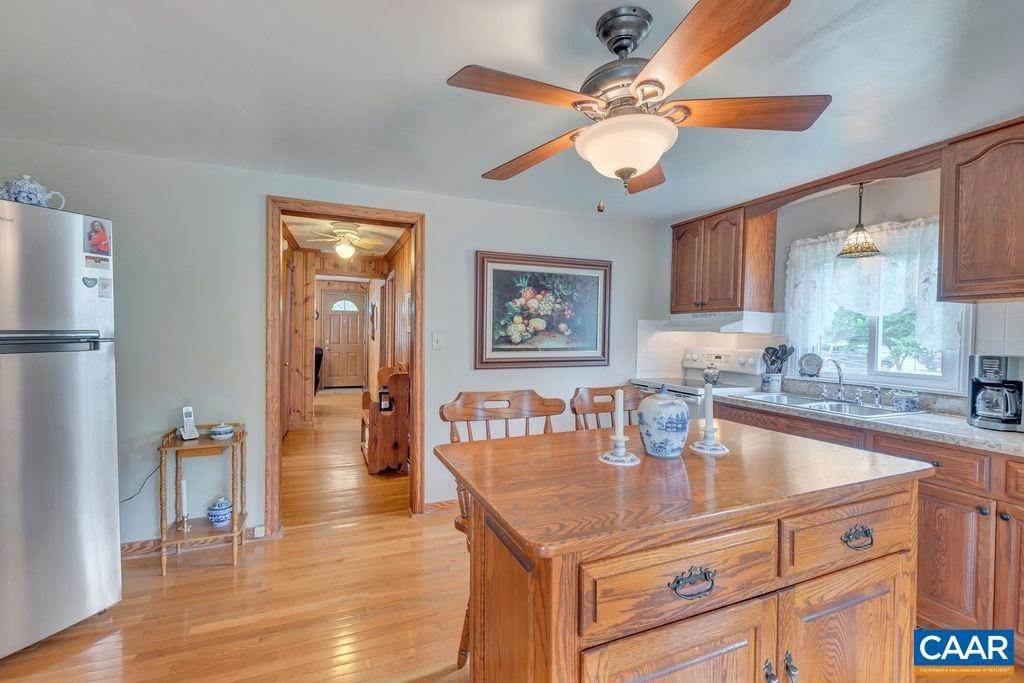 20. Single Family Homes for Sale at 928 RIVES Street Charlottesville, Virginia 22902 United States