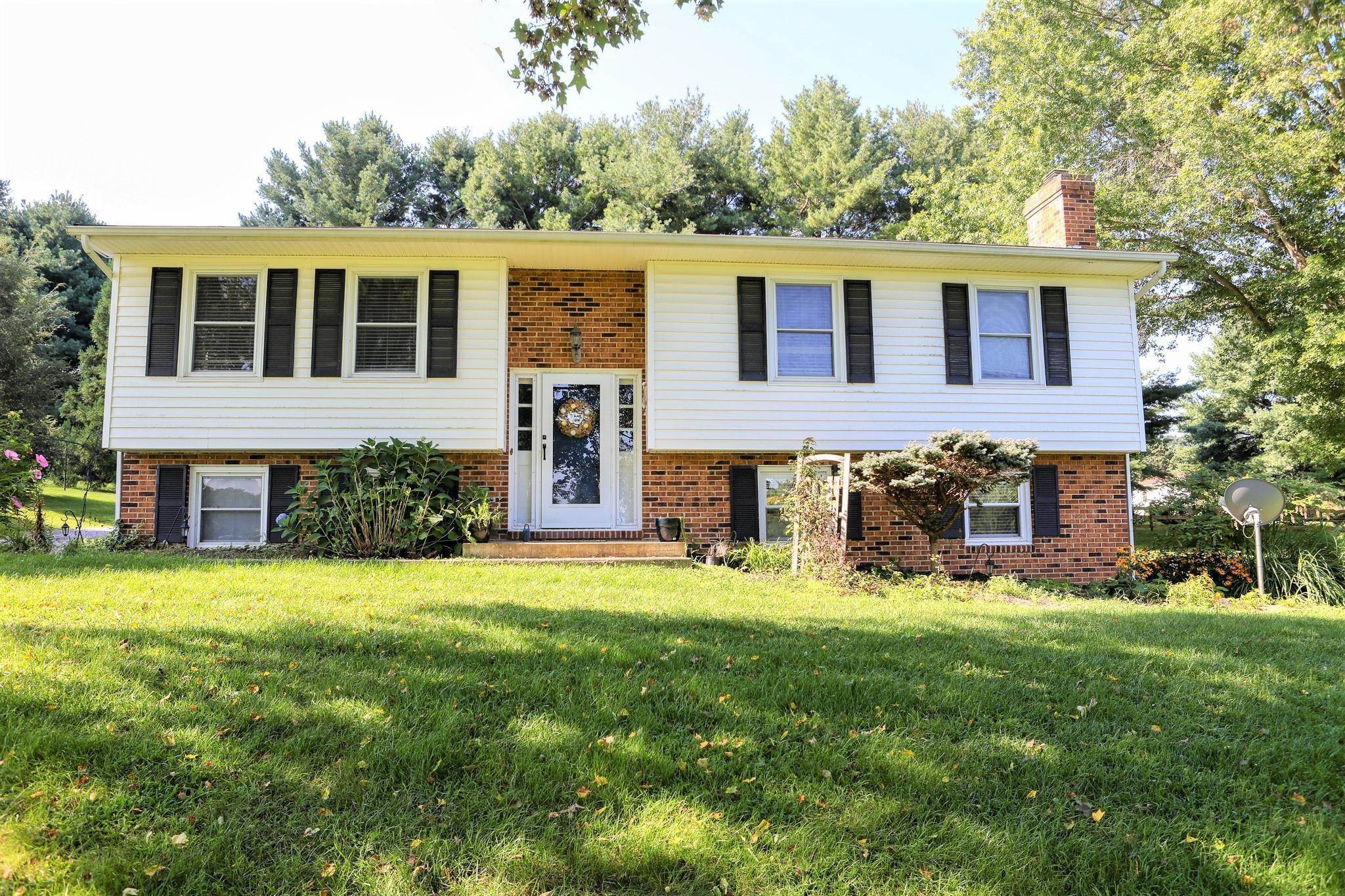 2. Single Family Homes for Sale at 41 SPITLER Circle Greenville, Virginia 24440 United States