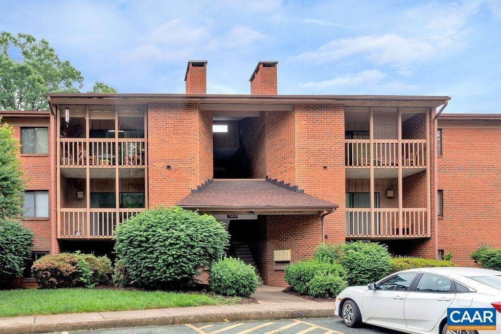 3. Condominiums for Sale at 102 TURTLE CREEK RD #7 Charlottesville, Virginia 22901 United States