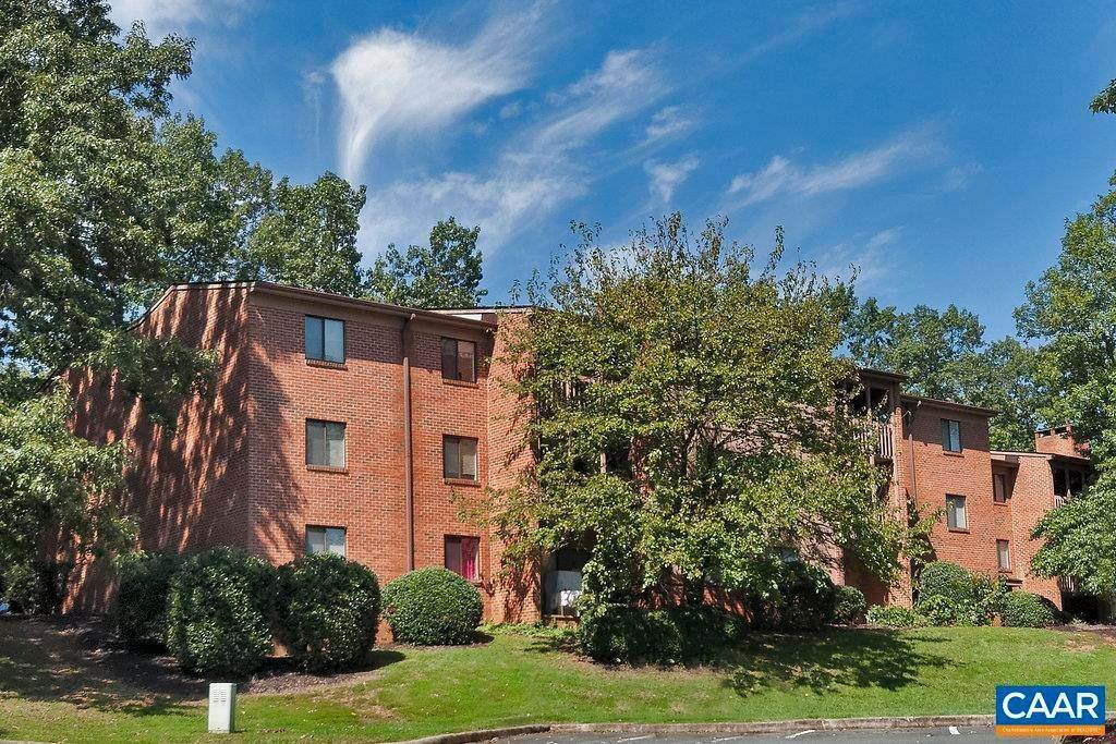 4. Condominiums for Sale at 102 TURTLE CREEK RD #7 Charlottesville, Virginia 22901 United States