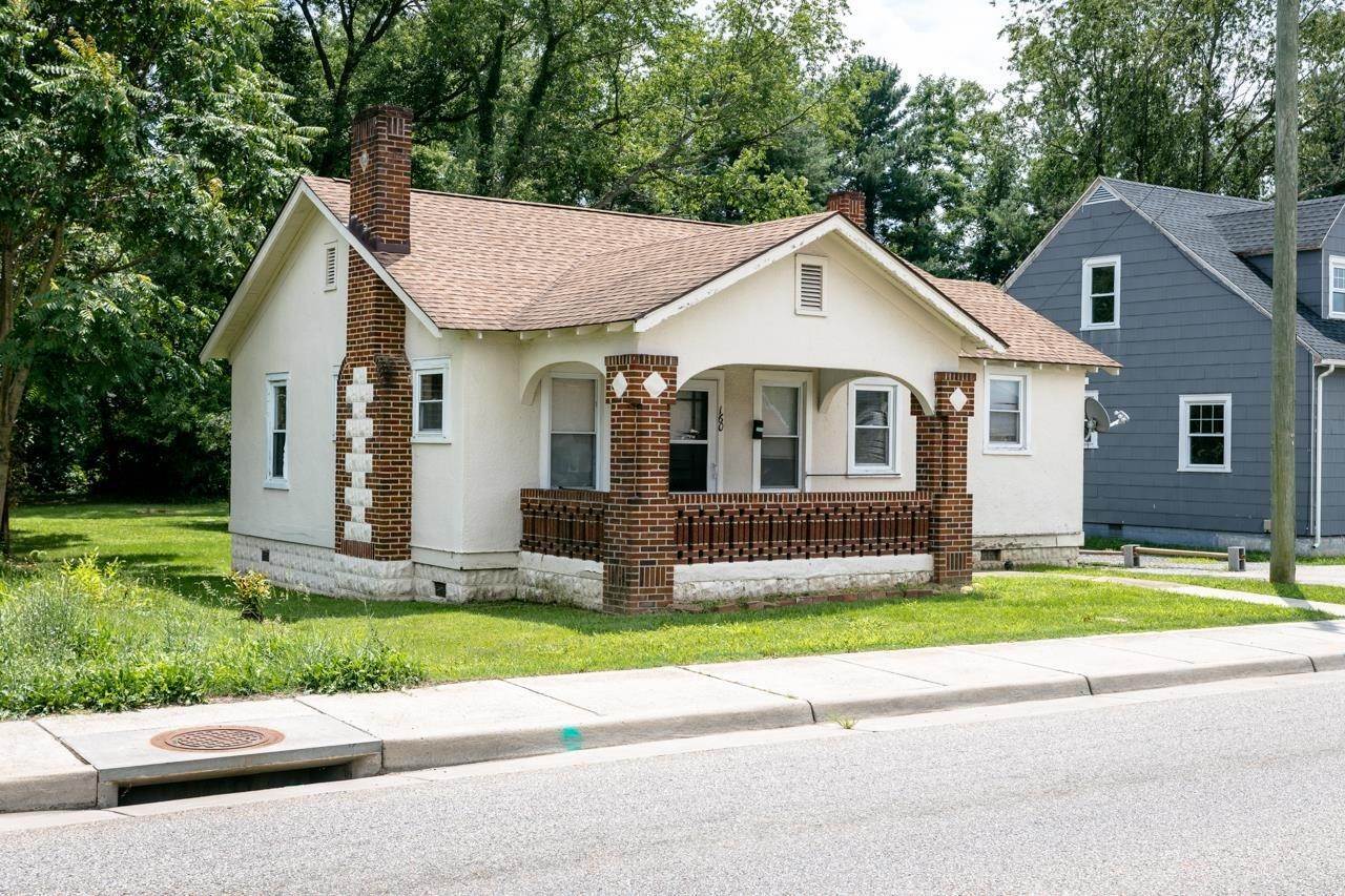15. Single Family Homes for Sale at 160 DELPHINE Avenue Waynesboro, Virginia 22980 United States