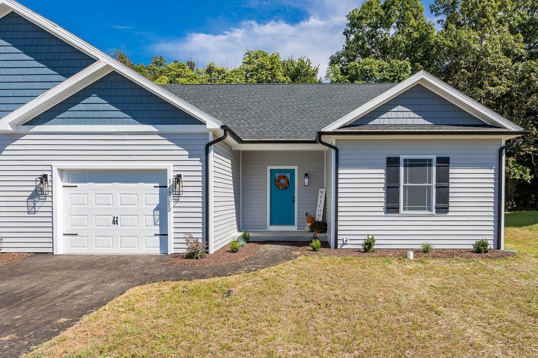 Single Family Homes 为 销售 在 315 WILLOW OAKS Drive Elkton, 弗吉尼亚州 22827 美国
