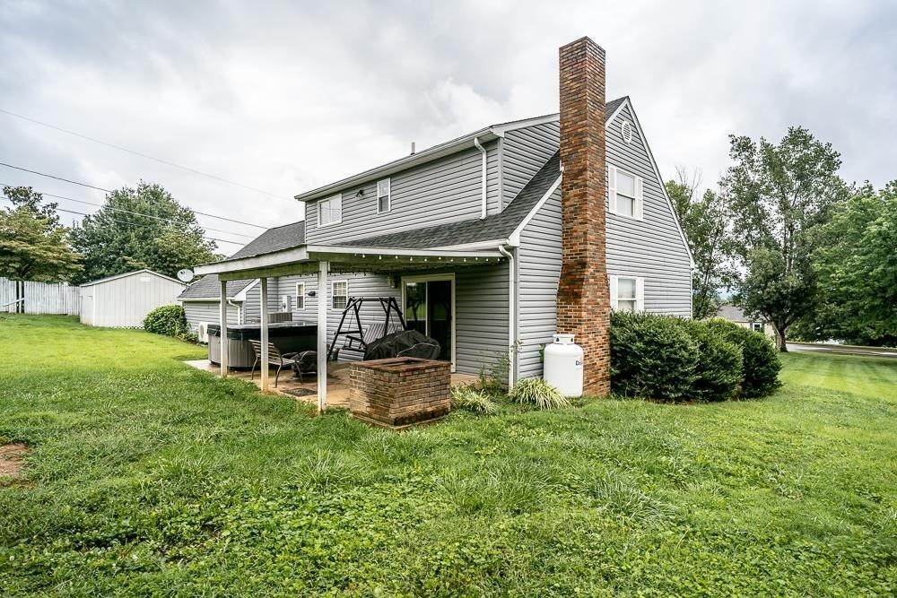 11. Single Family Homes for Sale at 96 OLD WHITE BRIDGE Road Waynesboro, Virginia 22980 United States