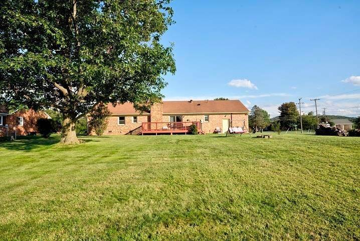 36. Single Family Homes for Sale at 247 TINKLING SPRINGS Road Fishersville, Virginia 22939 United States
