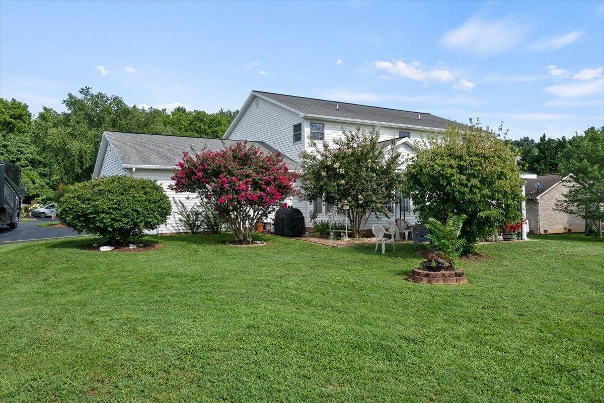 33. Single Family Homes for Sale at 20 CONFEDERACY Drive Penn Laird, Virginia 22846 United States