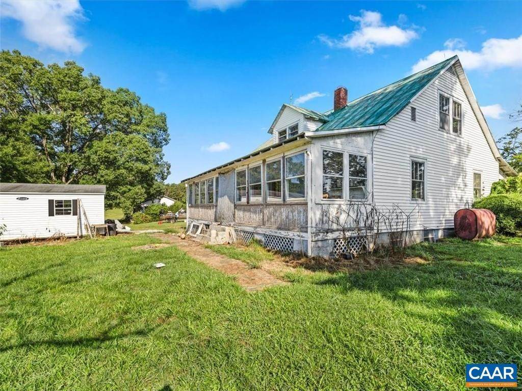 3. Single Family Homes for Sale at 4594 WEST RIVER Road Scottsville, Virginia 24590 United States
