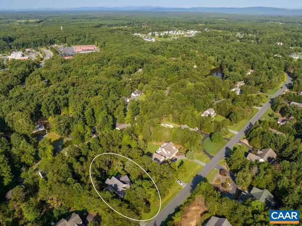 5. Single Family Homes for Sale at 9 ACRE Lane Palmyra, Virginia 22963 United States