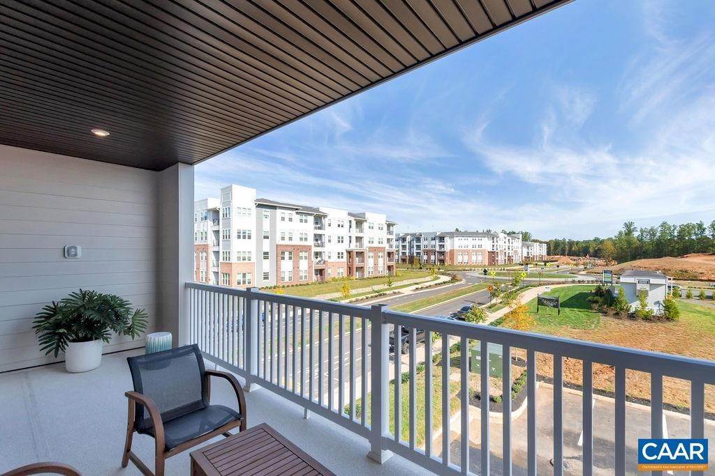 20. Condominiums for Sale at 680 NOUSH CT #B Charlottesville, Virginia 22911 United States