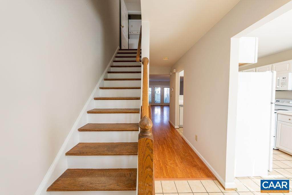 6. Single Family Homes for Sale at 1312 LE PARC TER Charlottesville, Virginia 22901 United States
