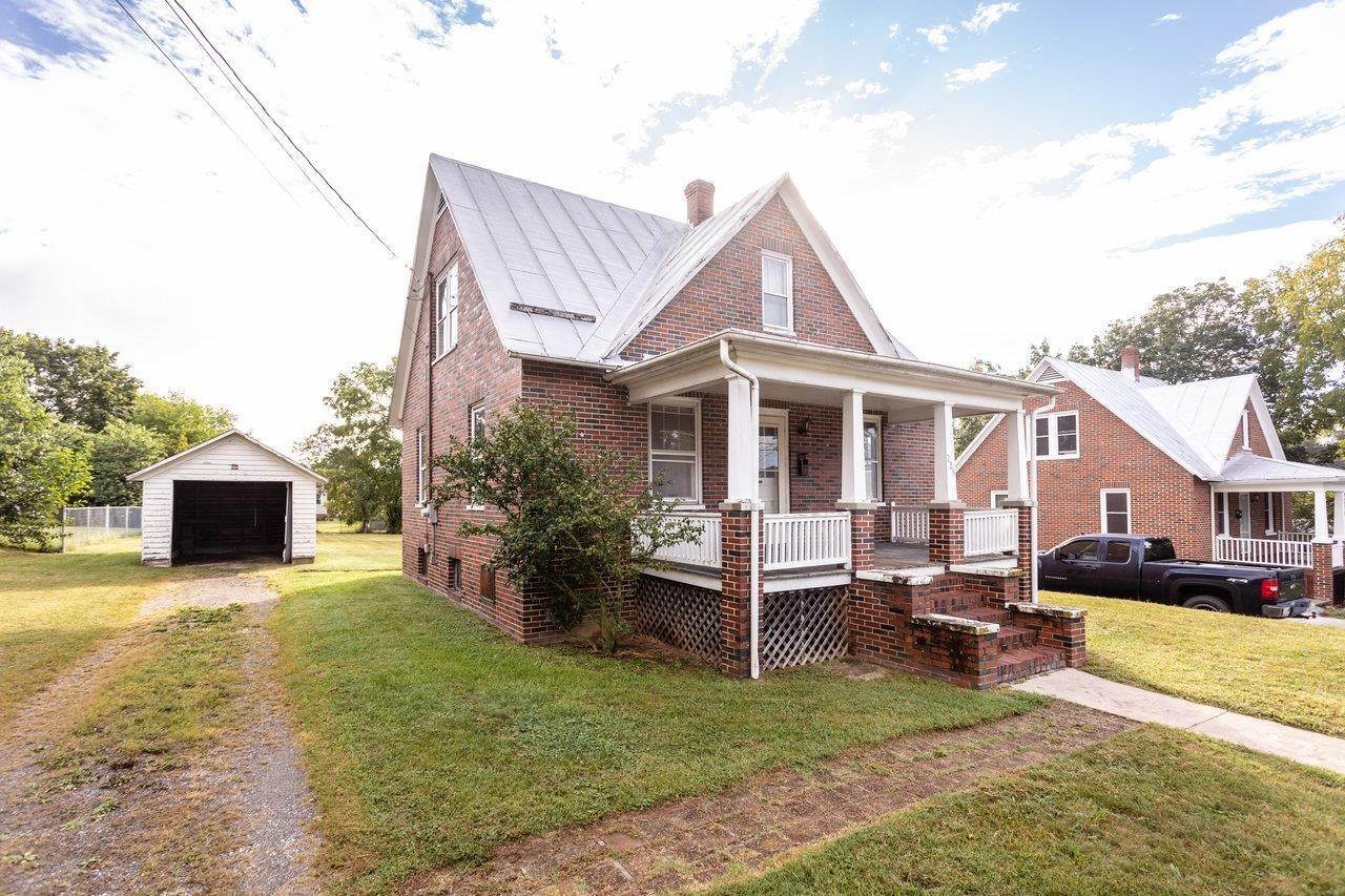 24. Single Family Homes for Sale at 226 SUNRISE Avenue Harrisonburg, Virginia 22801 United States