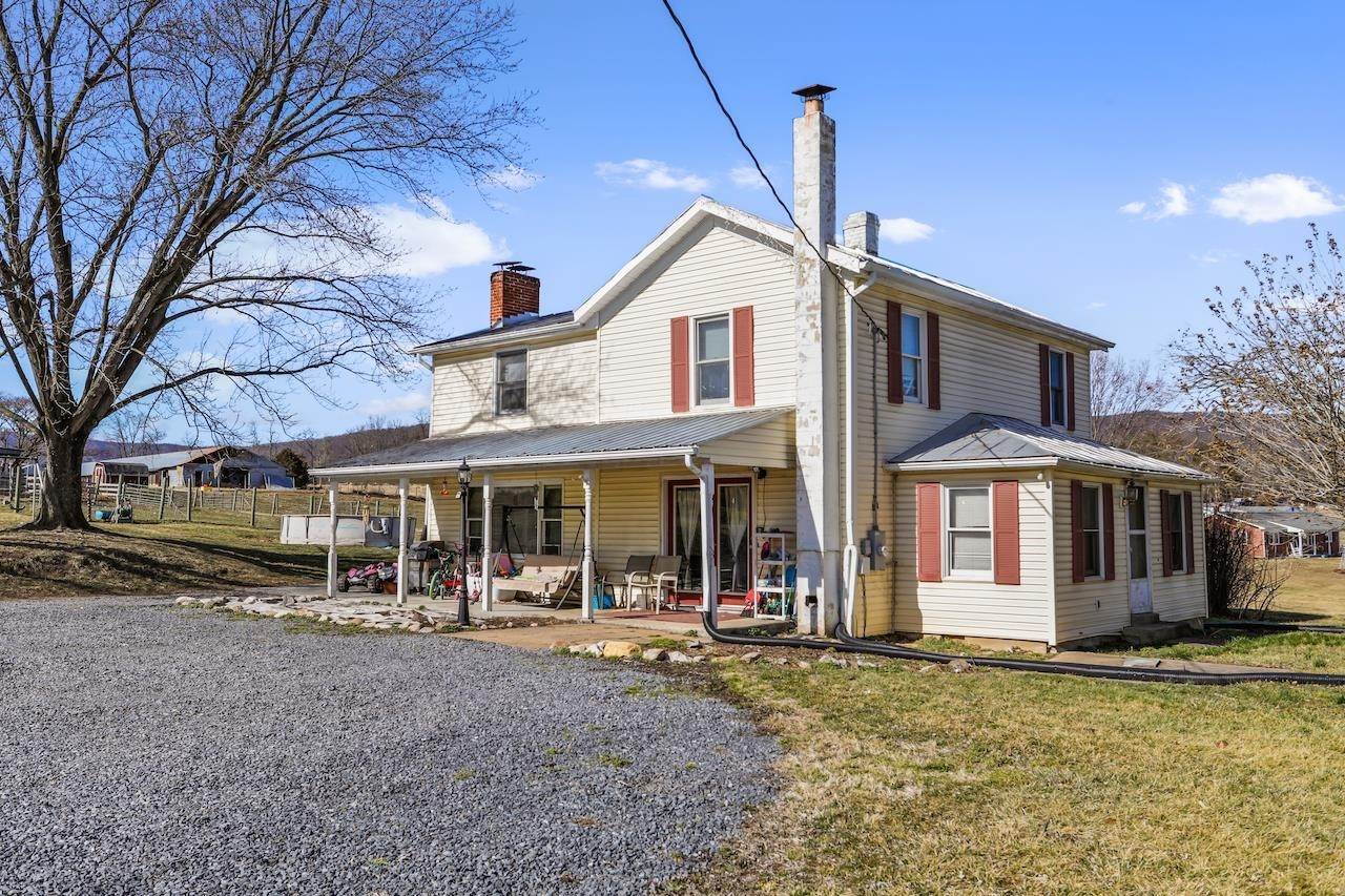 2. Single Family Homes for Sale at 1527 BACK Road Woodstock, Virginia 22664 United States