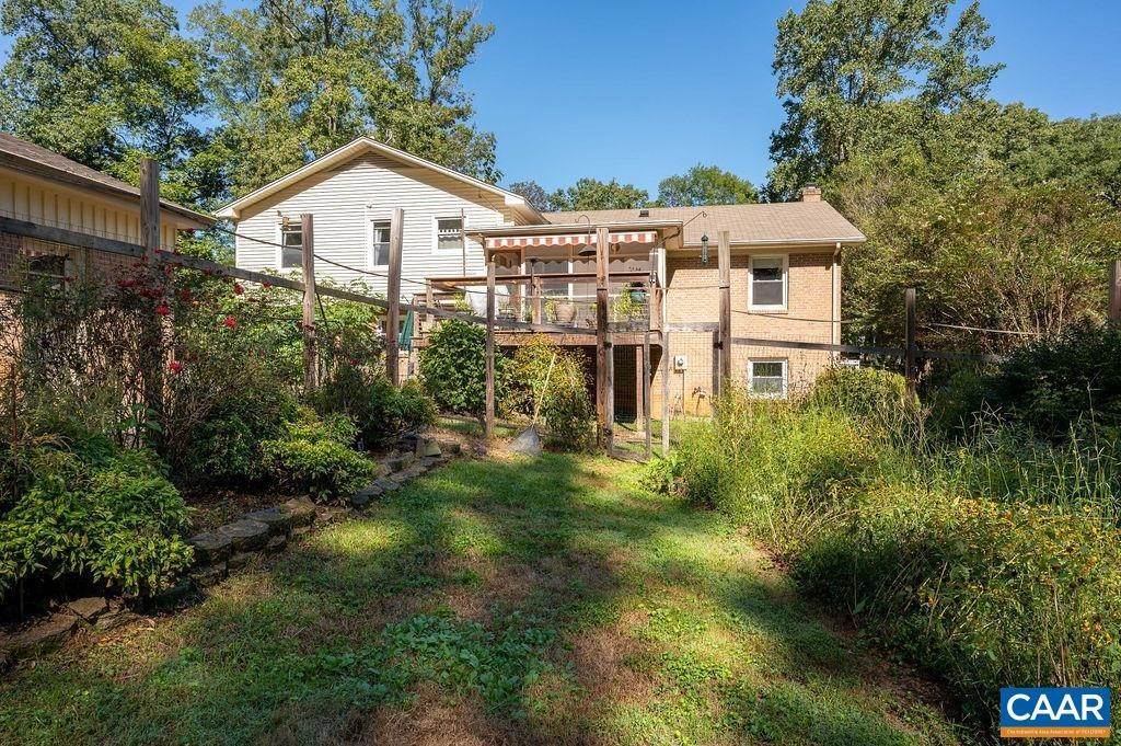 35. Single Family Homes for Sale at 4006 TOMPKINS Drive Charlottesville, Virginia 22911 United States