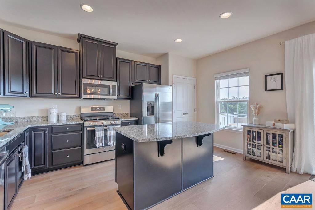 4. Single Family Homes for Sale at 2019 ELM TREE Court Charlottesville, Virginia 22911 United States