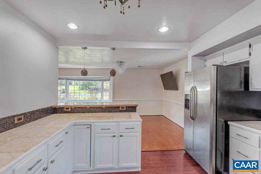 18. Single Family Homes for Sale at 322 BRENTWOOD Road Charlottesville, Virginia 22901 United States